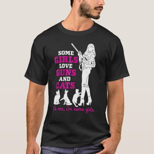 T-shirt Femmes Certaines Filles Aiment Les Armes À Feu Et  (Devant)