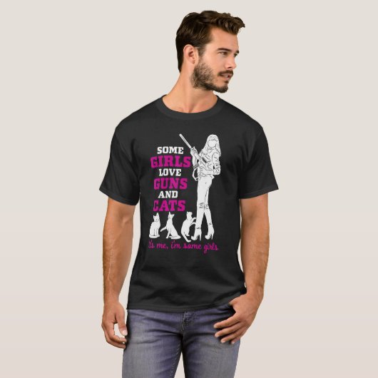 T-shirt Femmes Certaines Filles Aiment Les Armes À Feu Et  (Devant entier)