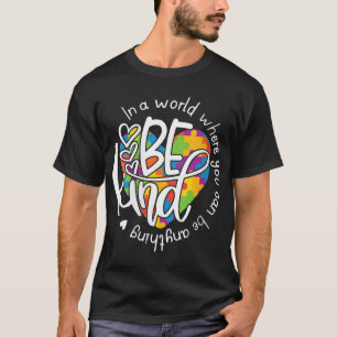 T-shirt Femmes Dans Un Monde Où L'On Peut Être N'Importe Q