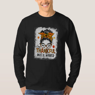 T-shirt Femmes Un Merci Postal Worker Messy Bun Fall