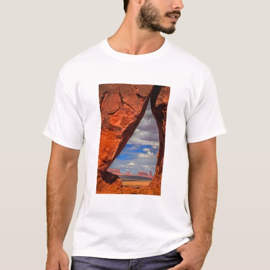 T-shirt Fenêtre de roche sur Monument Valley, AZ (Devant)