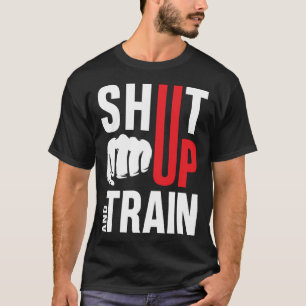 T-shirt fermer et s'entraîner dans la salle de gym