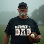 T-shirt Fête des pères personnalisée papa de baseball<br><div class="desc">T-shirt papa de baseball vintage - Célébrez votre père avec ce design audacieux et nostalgique de t-shirt "Papa de baseball", avec une police de style varsity en détresse, des détails de couture rouge qui imitent coutures de baseball classique, et une silhouette d'une pâte prête à pivoter. Avec de la place...</div>