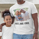 T-shirt Fête des pères photo de famille personnalisée de m<br><div class="desc">Créez votre t-shirt cadeau de Fête des pères personnalisé avec votre photo et votre texte personnalisés.</div>