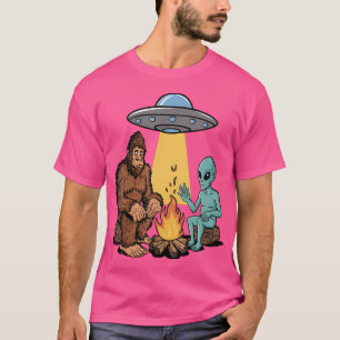 T-shirt Feu De Campement Alien Et Bigfoot Pour Randonneurs