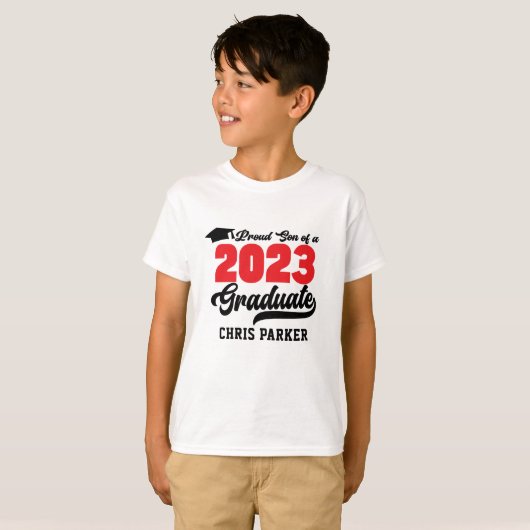 T-shirt FIER FIER d'un 2023 Graduate Red Bold Script (Devant entier)