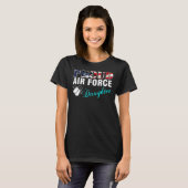 T-shirt Fier Fille De La Force Aérienne Avec Un Drapeau A (Devant entier)