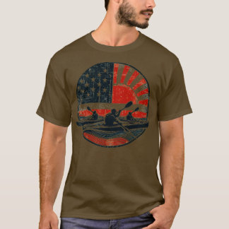 T-shirt Fier Kayaker Paddle à travers le drapeau d'eau usa