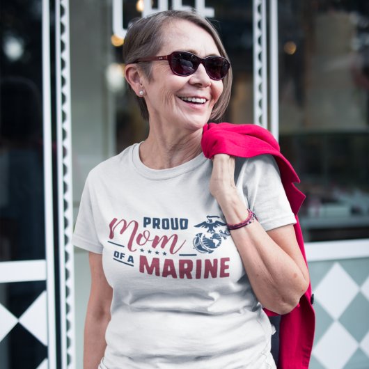 T-shirt Fier maman d'une Marine