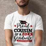 T-shirt Fière Cousin de 2023 jumelage de la famille des di<br><div class="desc">Célébrez la remise des diplômes de votre cousin avec ce t-shirt moderne avec une typographie "Proud COUSIN of a 2023 Graduate" en polices noires et rouges décorée d'un casquette gris avec un goût rouge ; personnalisez facilement ce t-shirt avec l'année de remise des diplômes et le nom du grad en...</div>