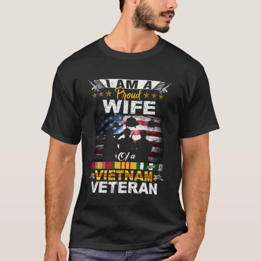 T-shirt Fière épouse d'un vétéran du Vietnam Drapeau améri (Devant)