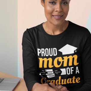 T-shirt Fière Maman D'Une Femme Diplômée Dont Le Sleeve De