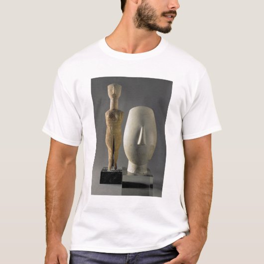 T-shirt (Figurine de Lto R) avec les bras croisés, (Devant)