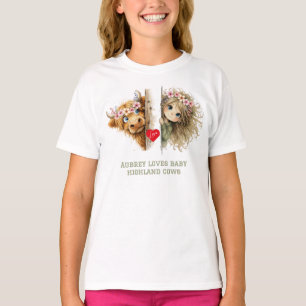 T-shirt fille mignonne qui regarde et bébé vache d