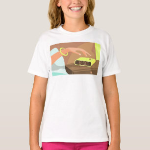 T-shirt Filles main poussant sur le bouton snooze du révei