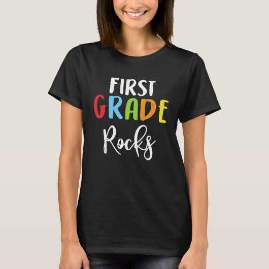 T-shirt First Grade Rocks Teacher Student Back To School K (Devant)