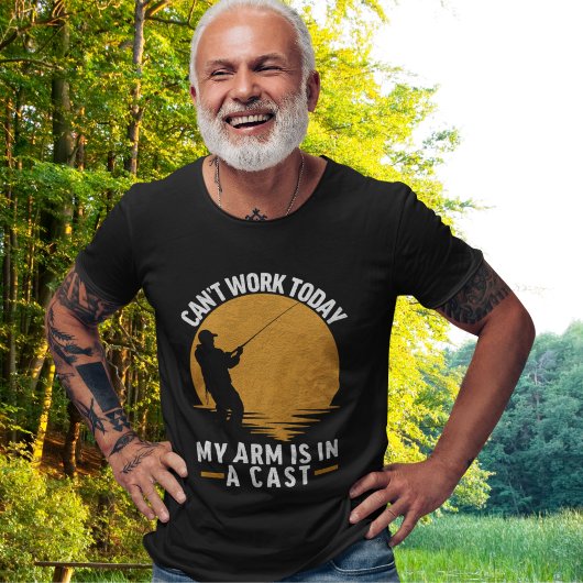 T-shirt Fisherman with 'Can’t Work My Arm is in a Cast'