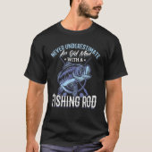 T-shirt Fishing Never Underestimate An Old Man With A Fis (Devant)