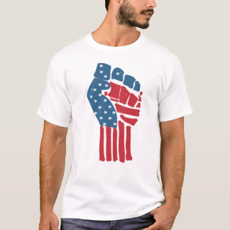 T-shirt Flagge USA auf einer angehobenen geballten Faust 