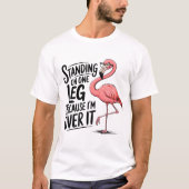 T-shirt Flamant rose Debout La Jambe Au-Dessus (Devant)