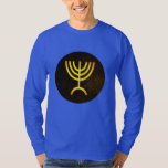 T-shirt Flamme de Menorah<br><div class="desc">Un rendu numérique de la menorah juive à sept branches (hébreu : מְ וֹ נ רָ ‎). La menorah à sept branches, utilisée dans le sanctuaire portatif mis en place par Moïse dans le désert et plus tard dans le Temple de Jérusalem, est un symbole du judaïsme depuis des temps...</div>