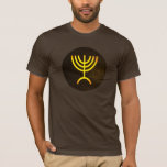 T-shirt Flamme de Menorah<br><div class="desc">Un rendu numérique de la menorah juive à sept branches (hébreu : מְ וֹ נ רָ ‎). La menorah à sept branches, utilisée dans le sanctuaire portatif mis en place par Moïse dans le désert et plus tard dans le Temple de Jérusalem, est un symbole du judaïsme depuis des temps...</div>