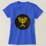 T-shirt Flamme de Menorah<br><div class="desc">Un rendu numérique de la menorah juive à sept branches (hébreu : מְ וֹ נ רָ ‎). La menorah à sept branches, utilisée dans le sanctuaire portatif mis en place par Moïse dans le désert et plus tard dans le Temple de Jérusalem, est un symbole du judaïsme depuis des temps...</div>