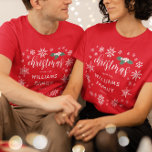 T-shirt Flammes de neige Holly Blanches Noël Avec Nom De F<br><div class="desc">Beau t-shirt de Noël à thème flocon de neige pour la famille avec votre nom de famille entouré de jolis flocons blancs de différents types et saint blanc avec feuilles verts. Tee - shirts de Noël de famille personnalisés rouge avec des flocons de neige et saint et votre nom de...</div>