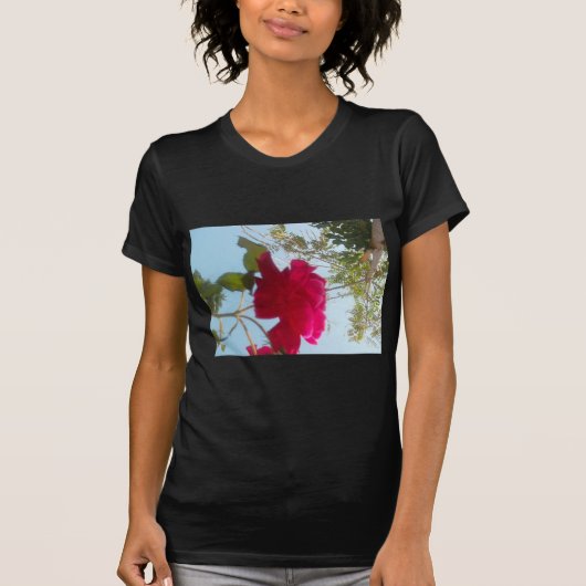 T-shirt Fleur céleste : Un Rose contre le ciel (Devant)