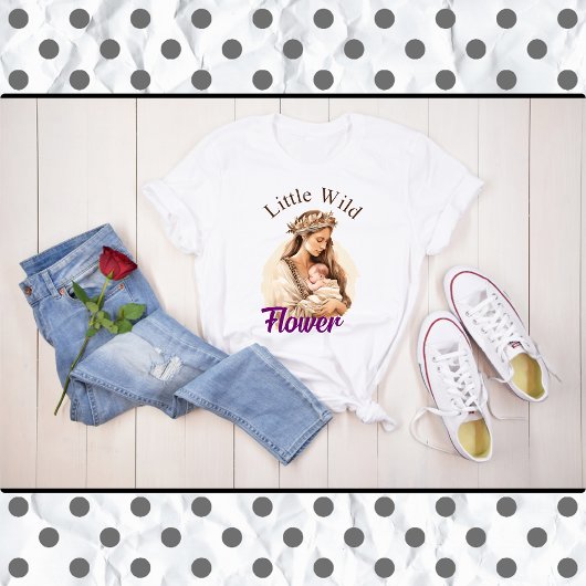 T-shirt Fleur sauvage de Baby shower de Boho pourpre