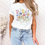 T-shirt Fleurs sauvages colorés tendance avec Monogramme<br><div class="desc">Ce T-shirt élégant présente un bouquet de jolis fleurs sauvages boho,  dans les tons bleu,  violet,  rose et jaune avec de jolis feuilles verts. Ajoutez votre nom ou votre monogramme.</div>