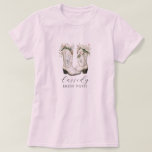 T-shirt Floral Cowgirl Bottes Mariée Posse rose personnali<br><div class="desc">Rassemblez vos pots de mariée en style avec ce tee-shirt de bottes de cowgirl aquarelle, parfait pour les week-ends de bachelorette à thème occidental, les escapades en ranch rustique ou les célébrations country-chic. Doté de bottes à fleurs souples et d’un nom de script personnalisé, il est fait pour les épouses...</div>