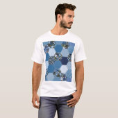 T-shirt Floral, patchwork de denim : motif bleu. (Devant entier)