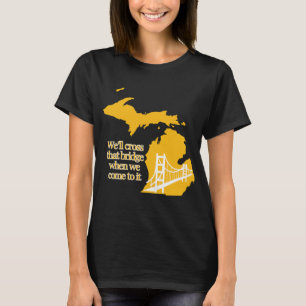T-shirt foncé du pont mackinac