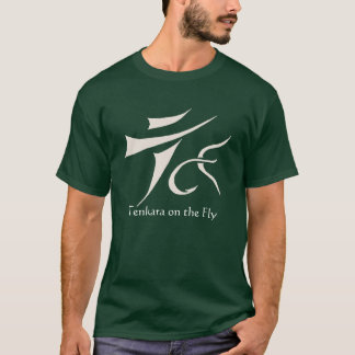 T-shirt foncé en marche de Tenkara