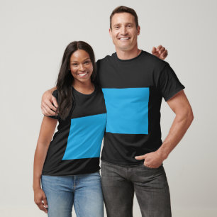 T-shirt fond bleu avec chat noir et blanc sur