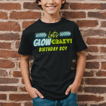 T-shirt Fous Fous Neon Fous Qui Jouent Dans La Fête Sombre<br><div class="desc">Luminons de néon Llow Crazy brillant dans le noir design personnalisable pour n'importe quel événement ou occasion pour les fêtes d'enfants ou d'adultes et travaillerait pour Anniversaire,  soirées de danse,  graduation,  et plus encore.</div>