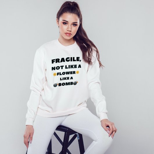 T-shirt Fragile, pas comme une fleur comme une bombe
