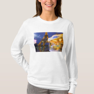 T-shirt France, Paris. Tour Eiffel dans le brouillard crép