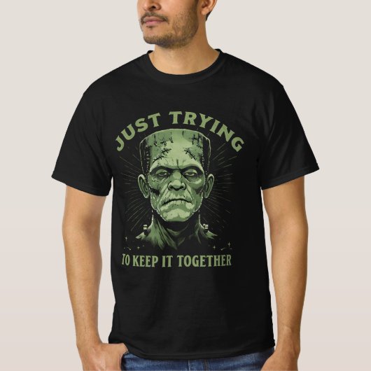 T-shirt Frankenstein essaie juste de le garder ensemble (Devant)
