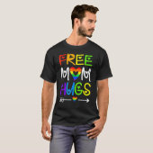 T-shirt Free Mom Hugs Rainbow Heart Lgbt Pride Mois (Devant entier)