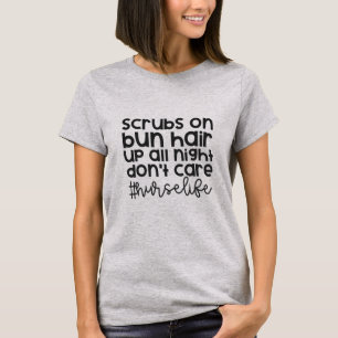 T-shirt Frotte sur des cheveux de petit pain toute la nuit