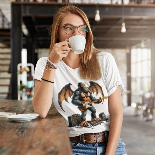 T-shirt Frotter des écharpes de pied sur la guitare