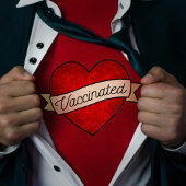 T-shirt Fun Cool Retro Cœur Rouge avec bannière Vacciné