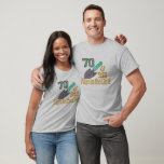 T-shirt Fun Humour Gardening 70th Birthday Cadeau pour lui<br><div class="desc">" 70 & joue encore dans la saleté " idées cadeaux d'anniversaire pour le FABULEUX HER ou LUI QUI JOUE ENCORE DANS LA SOURIS!</div>
