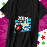 T-shirt Fun Kids Hockey Party Maman of the Birthday Boy<br><div class="desc">Ce design de fête d'anniversaire de hockey est parfait pour une fête d'anniversaire de hockey masculin. Idée de fête d'anniversaire pour les enfants qui aiment jouer au hockey, regarder le hockey ou les futurs joueurs de hockey étoiles! Il présente un dessin de rondelle de hockey pour la fête d'anniversaire d'un...</div>