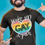 T-shirt Fun pride mois lgbt réveillé gay à nouveau<br><div class="desc">Mois de la fierté LGBTQ t-shirt noir avec un coeur arc-en-ciel coloré avec la légende auto-ironique "Réveillez-vous gay" en caractères de police de typographie noir et blanc</div>