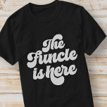 T-shirt Funcle Simple amusant Vintage Retro Typographie<br><div class="desc">Ce design simple et vintage est composé d'une typographie de script ludique.</div>