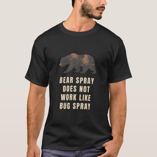 T-shirt Funny Bear Spray Bug Spray Joke Funny Camping (Devant)