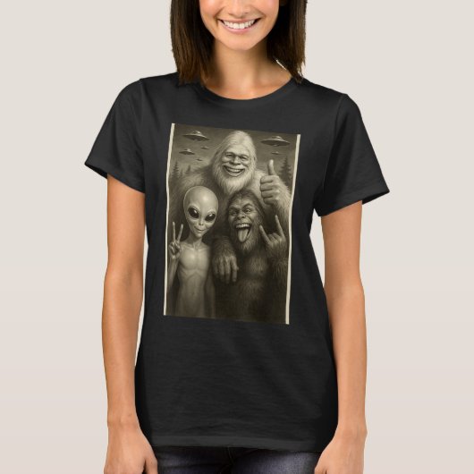 T-shirt Funny Bigfoot, Alien, &amp; Yeti Sasquatch Rock On (Devant)